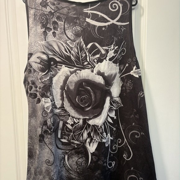 5/$25 Chic Floral Black and Gray Tank Top - Picture 5 of 6